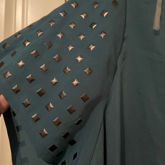 Women’s a.n.a teal studded blouse with and elastic waist. Size 1X - Picture 2 of 6